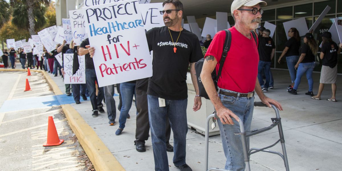 Image principale&nbsp;: Un juge de Floride donne raison à AHF dans une affaire de contrat Medicaid concernant la couverture santé de milliers de personnes atteintes du VIH.
