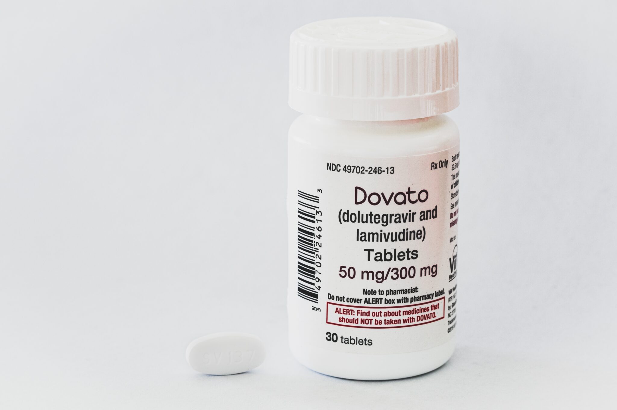 AHF가 콜롬비아의 접근 가능한 HIV 치료를 위한 노력에 찬사를 보낸 것을 소개하는 이미지입니다.