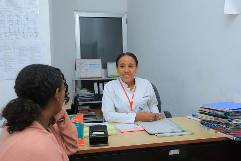 Tư vấn tại phòng khám